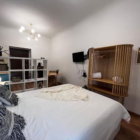 Regina Milano Ai Navigli - Sky Tv, Wifi And Breakfast Box Appartement Buitenkant foto