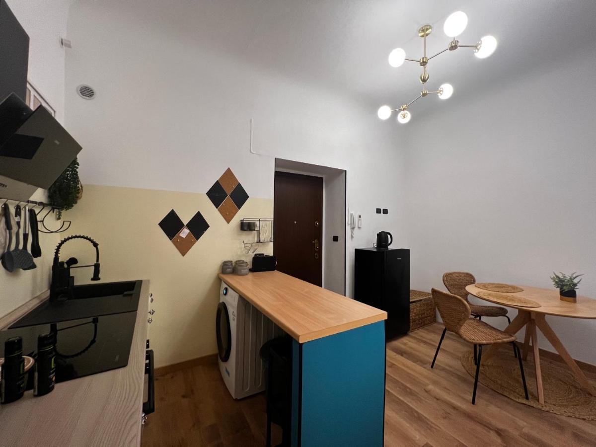Regina Milano Ai Navigli - Sky Tv, Wifi And Breakfast Box Appartement Buitenkant foto