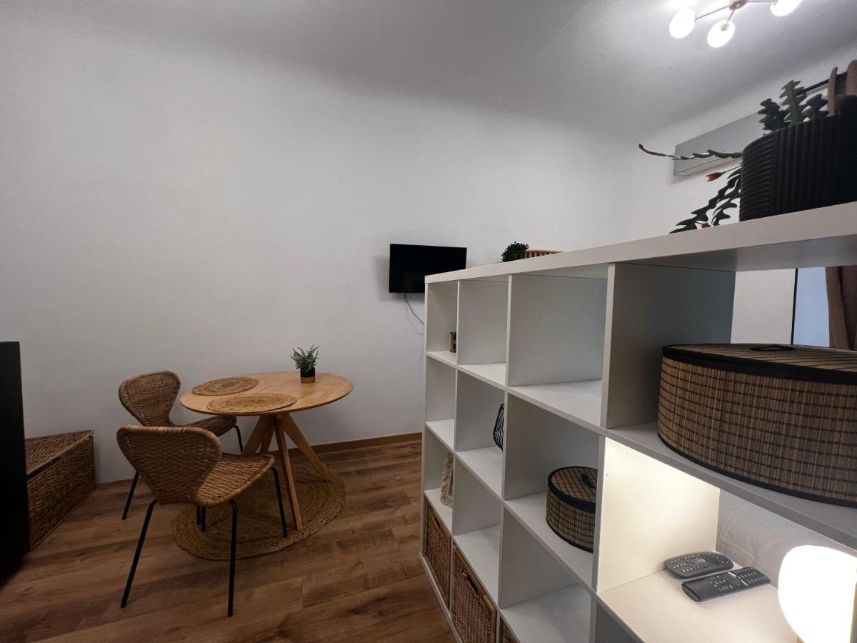 Regina Milano Ai Navigli - Sky Tv, Wifi And Breakfast Box Appartement Buitenkant foto