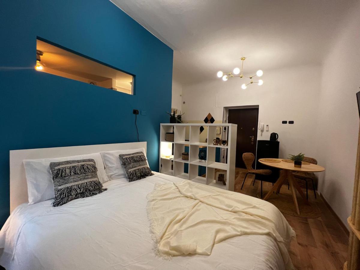 Regina Milano Ai Navigli - Sky Tv, Wifi And Breakfast Box Appartement Buitenkant foto