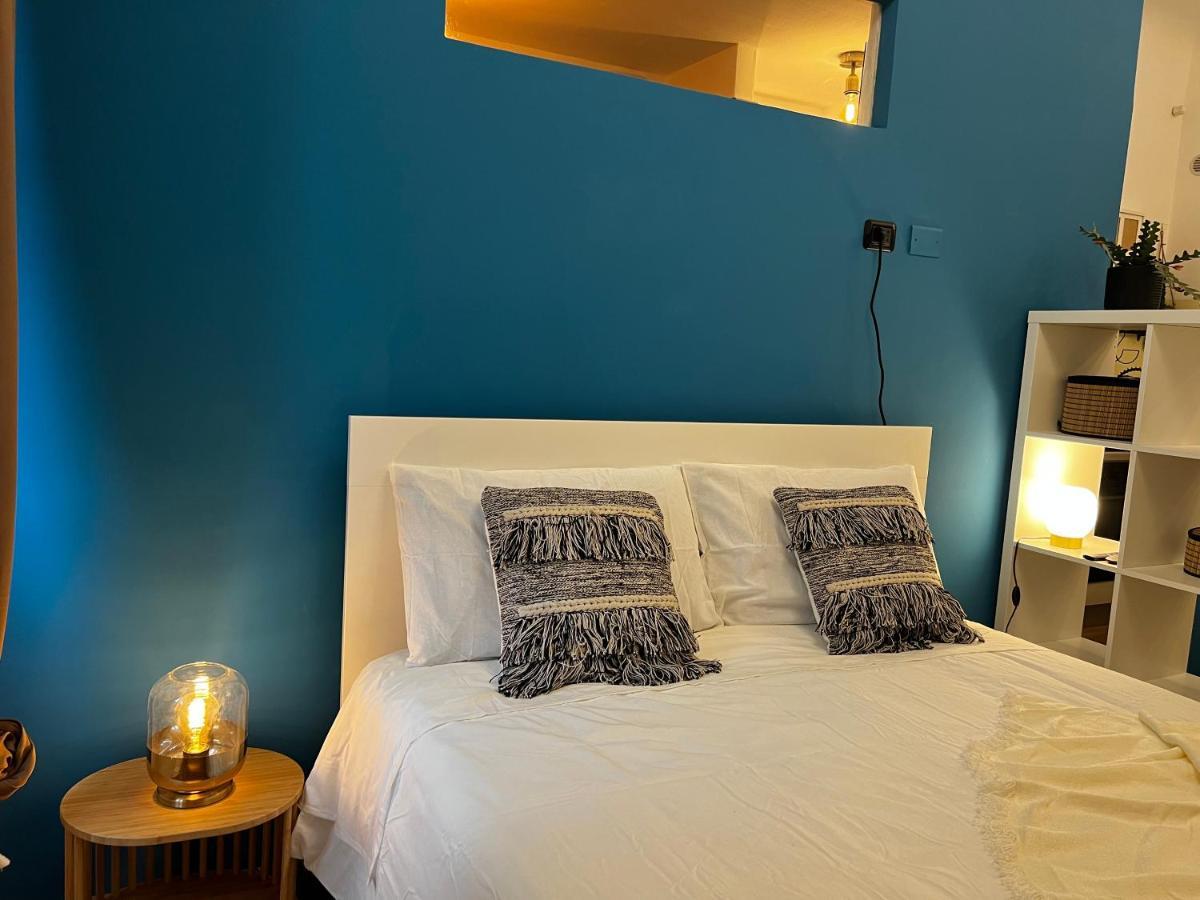 Regina Milano Ai Navigli - Sky Tv, Wifi And Breakfast Box Appartement Buitenkant foto