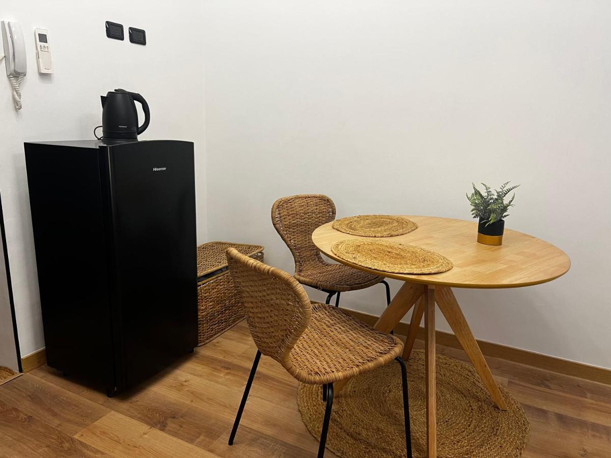 Regina Milano Ai Navigli - Sky Tv, Wifi And Breakfast Box Appartement Buitenkant foto