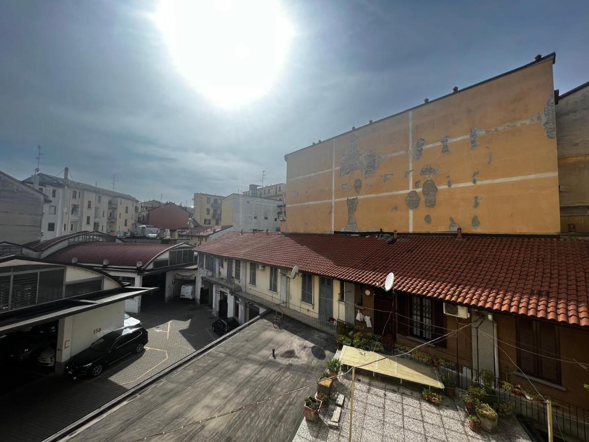 Regina Milano Ai Navigli - Sky Tv, Wifi And Breakfast Box Appartement Buitenkant foto