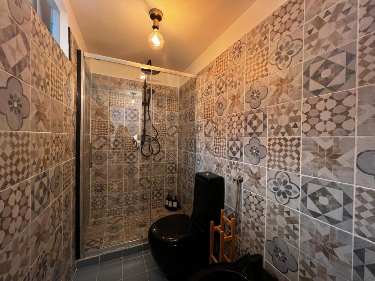 Regina Milano Ai Navigli - Sky Tv, Wifi And Breakfast Box Appartement Buitenkant foto