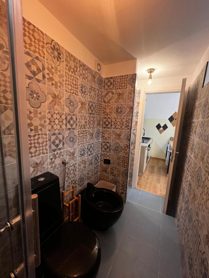 Regina Milano Ai Navigli - Sky Tv, Wifi And Breakfast Box Appartement Buitenkant foto