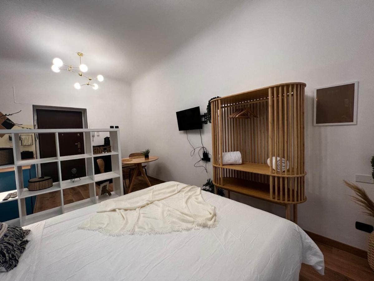 Regina Milano Ai Navigli - Sky Tv, Wifi And Breakfast Box Appartement Buitenkant foto