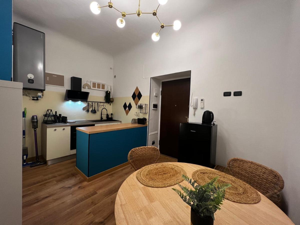 Regina Milano Ai Navigli - Sky Tv, Wifi And Breakfast Box Appartement Buitenkant foto