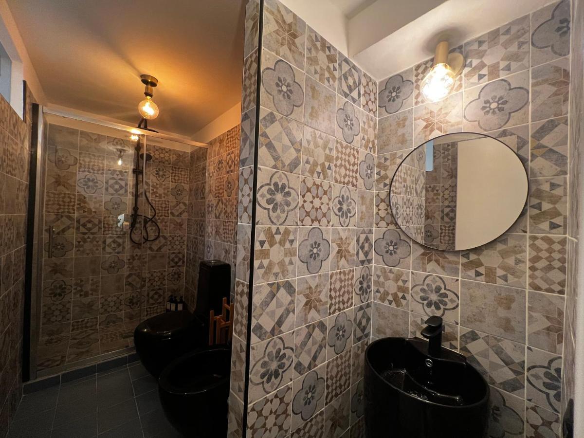 Regina Milano Ai Navigli - Sky Tv, Wifi And Breakfast Box Appartement Buitenkant foto