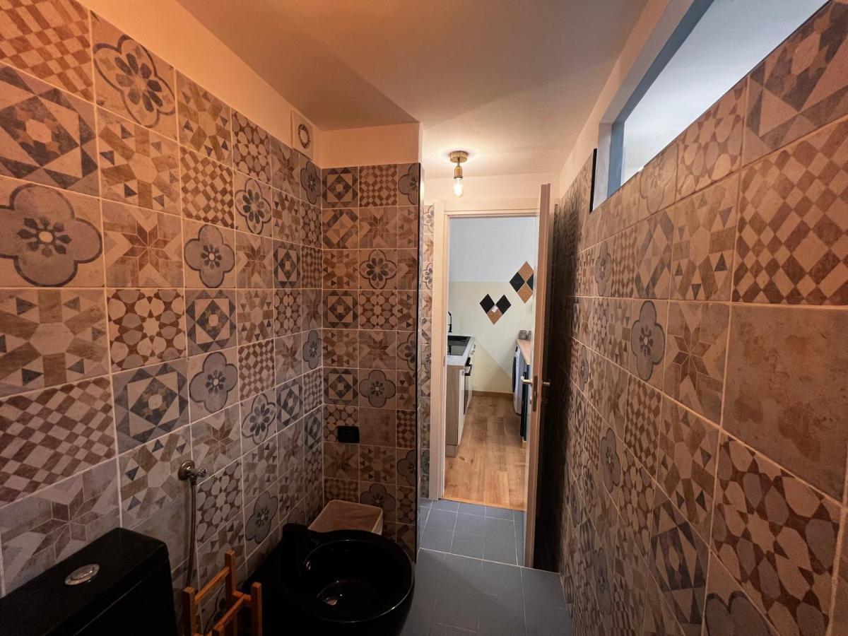 Regina Milano Ai Navigli - Sky Tv, Wifi And Breakfast Box Appartement Buitenkant foto