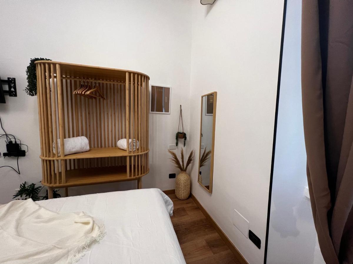 Regina Milano Ai Navigli - Sky Tv, Wifi And Breakfast Box Appartement Buitenkant foto