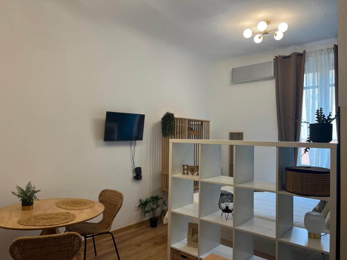 Regina Milano Ai Navigli - Sky Tv, Wifi And Breakfast Box Appartement Buitenkant foto