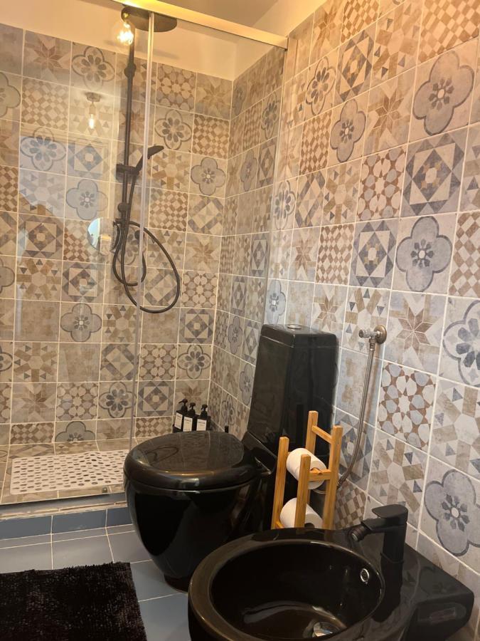 Regina Milano Ai Navigli - Sky Tv, Wifi And Breakfast Box Appartement Buitenkant foto