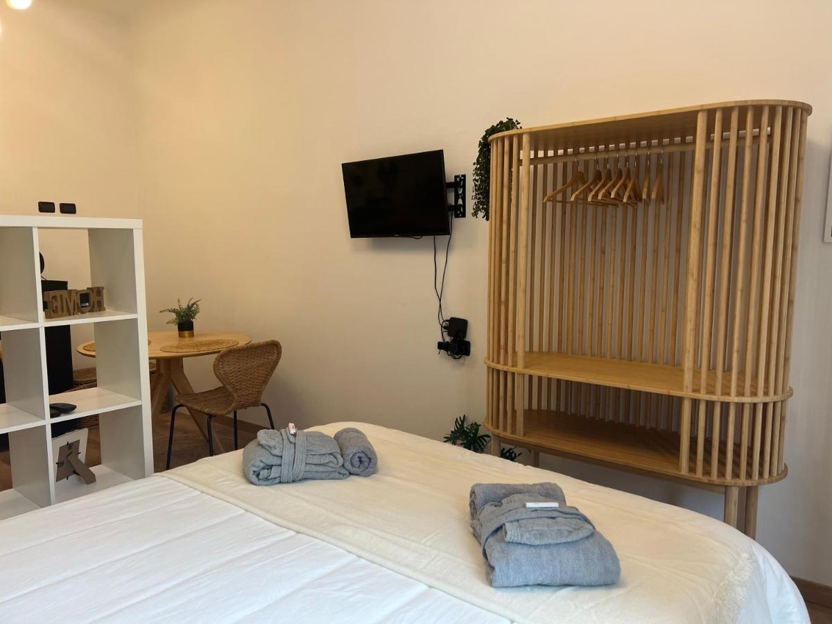 Regina Milano Ai Navigli - Sky Tv, Wifi And Breakfast Box Appartement Buitenkant foto