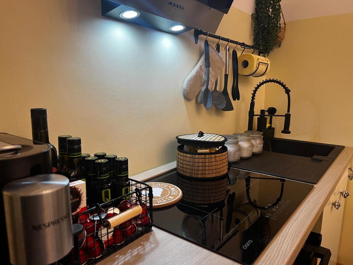 Regina Milano Ai Navigli - Sky Tv, Wifi And Breakfast Box Appartement Buitenkant foto