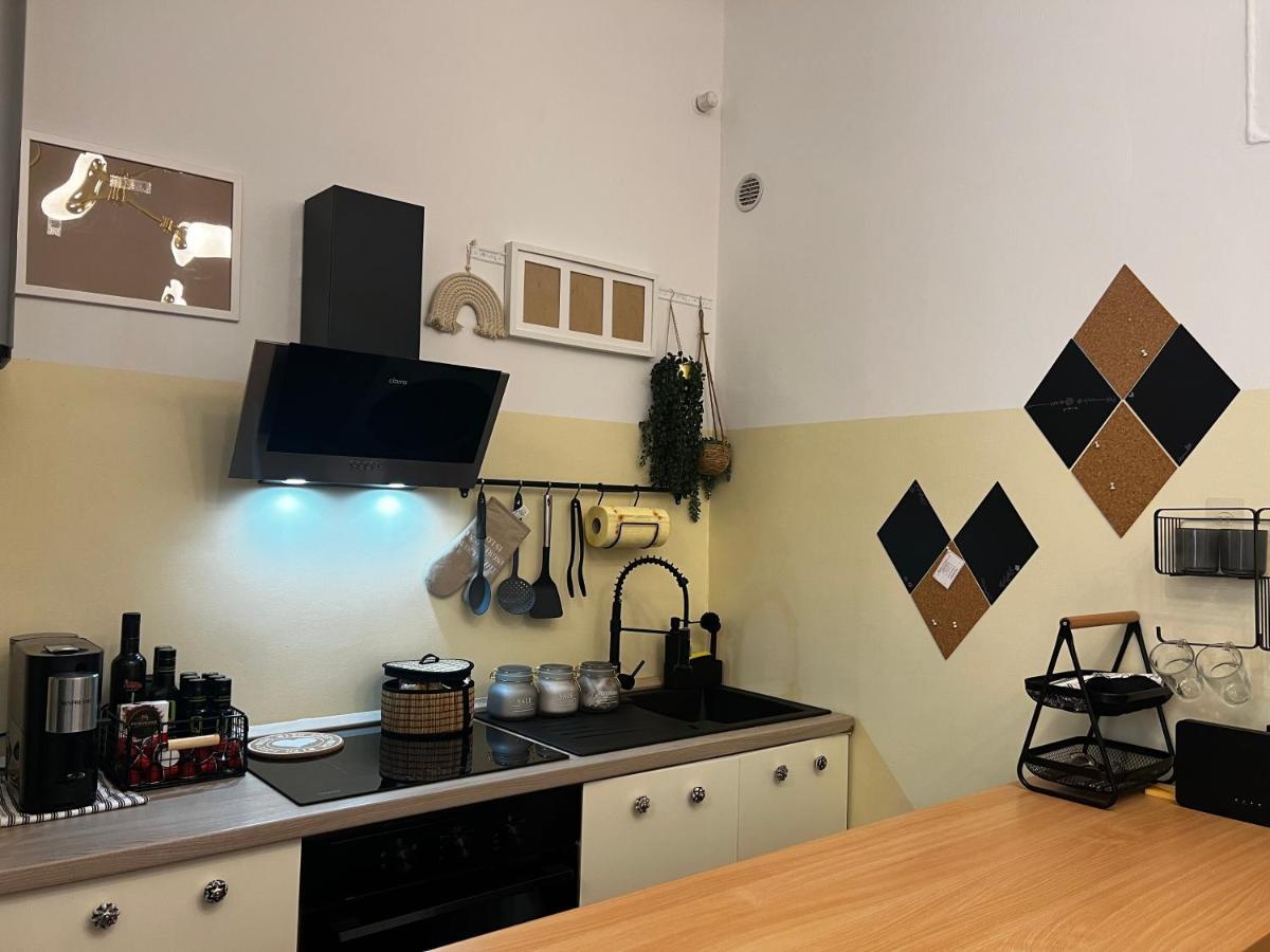 Regina Milano Ai Navigli - Sky Tv, Wifi And Breakfast Box Appartement Buitenkant foto
