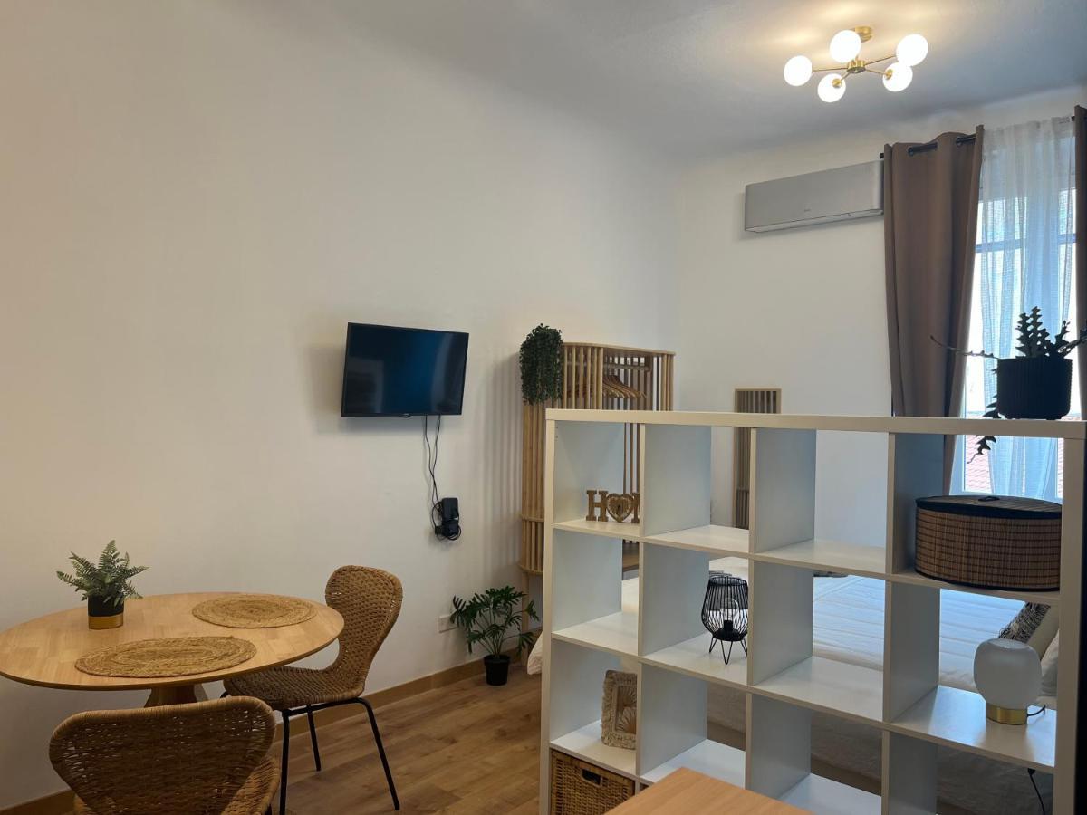 Regina Milano Ai Navigli - Sky Tv, Wifi And Breakfast Box Appartement Buitenkant foto