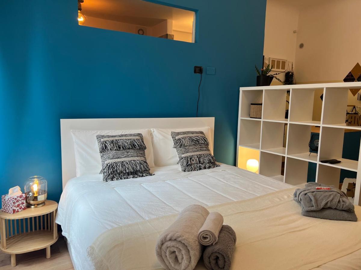 Regina Milano Ai Navigli - Sky Tv, Wifi And Breakfast Box Appartement Buitenkant foto